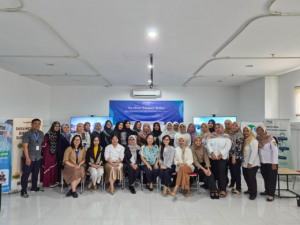 (Momen kebersamaan tim DoctorTool, Arummi, RS Permata Keluarga Karawang, serta para bidan peserta acara Sumber Foto: DoctorTool)